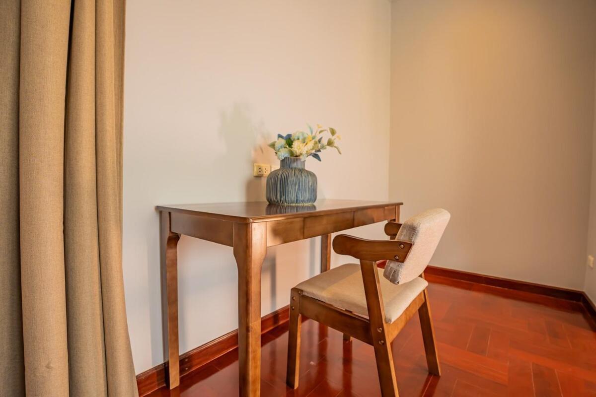 906 Center Single Pool Bts Asok 5 Bedrooms 6 Bathrooms Villa *