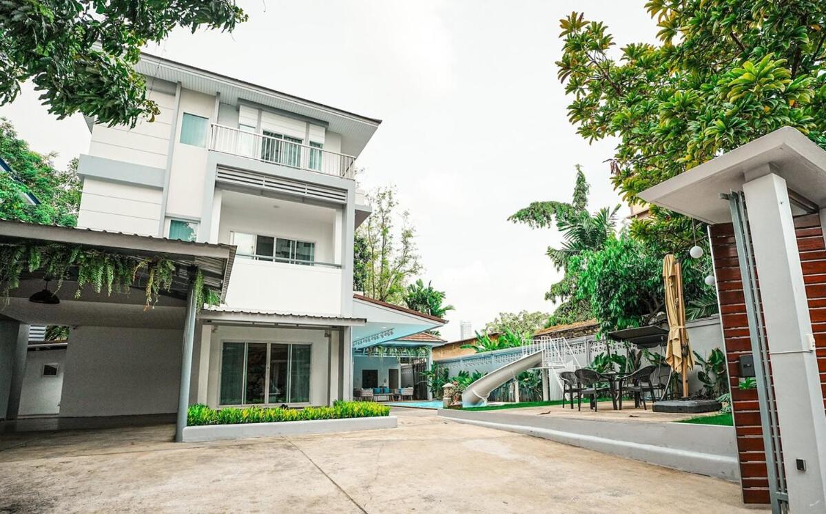 906 Center Single Pool Bts Asok 5 Bedrooms 6 Bathrooms * Bangkok