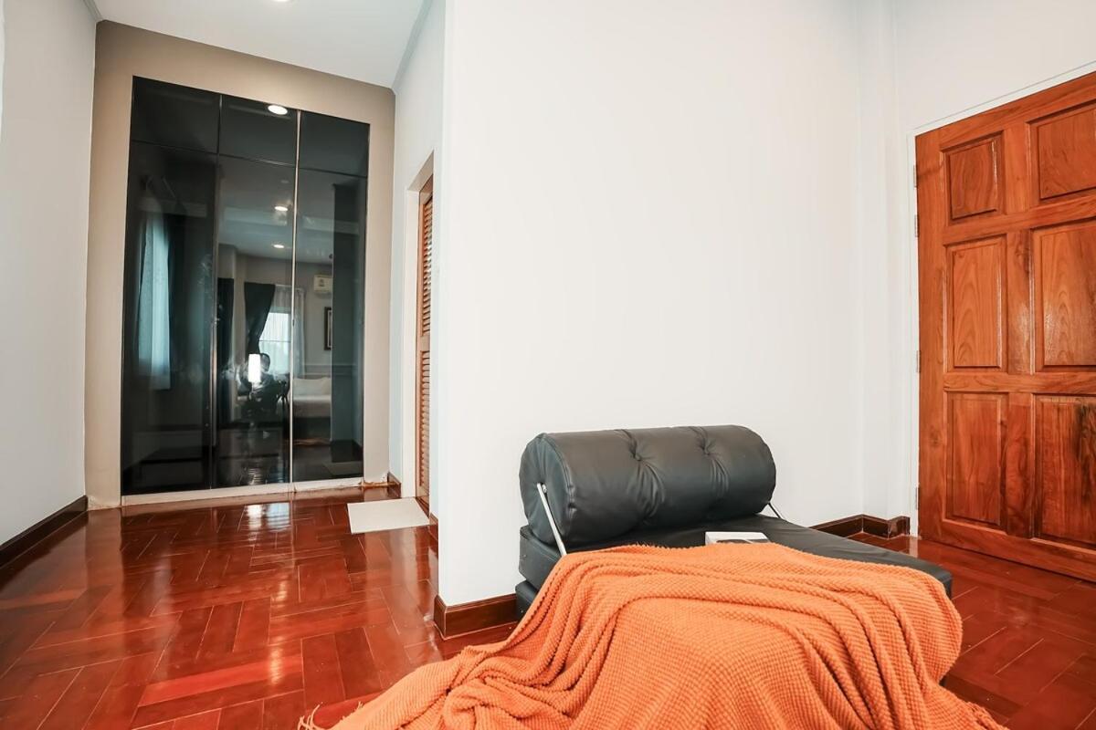 906 Center Single Pool Bts Asok 5 Bedrooms 6 Bathrooms Villa *