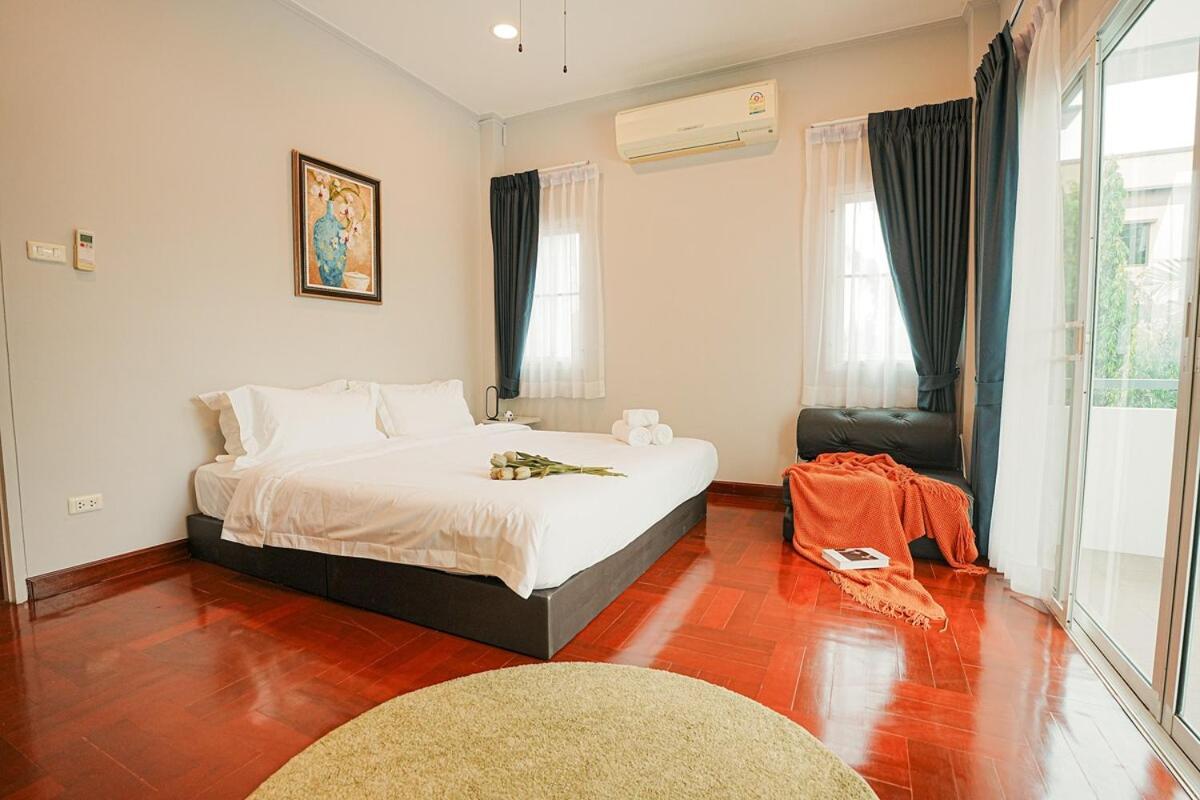 Villa 906 Center Single Pool Bts Asok 5 Bedrooms 6 Bathrooms Bangkok