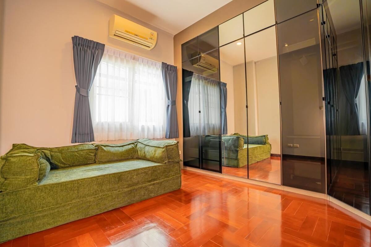 906 Center Single Pool Bts Asok 5 Bedrooms 6 Bathrooms Villa *