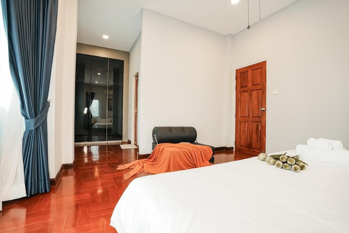 Villa 906 Center Single Pool Bts Asok 5 Bedrooms 6 Bathrooms *
