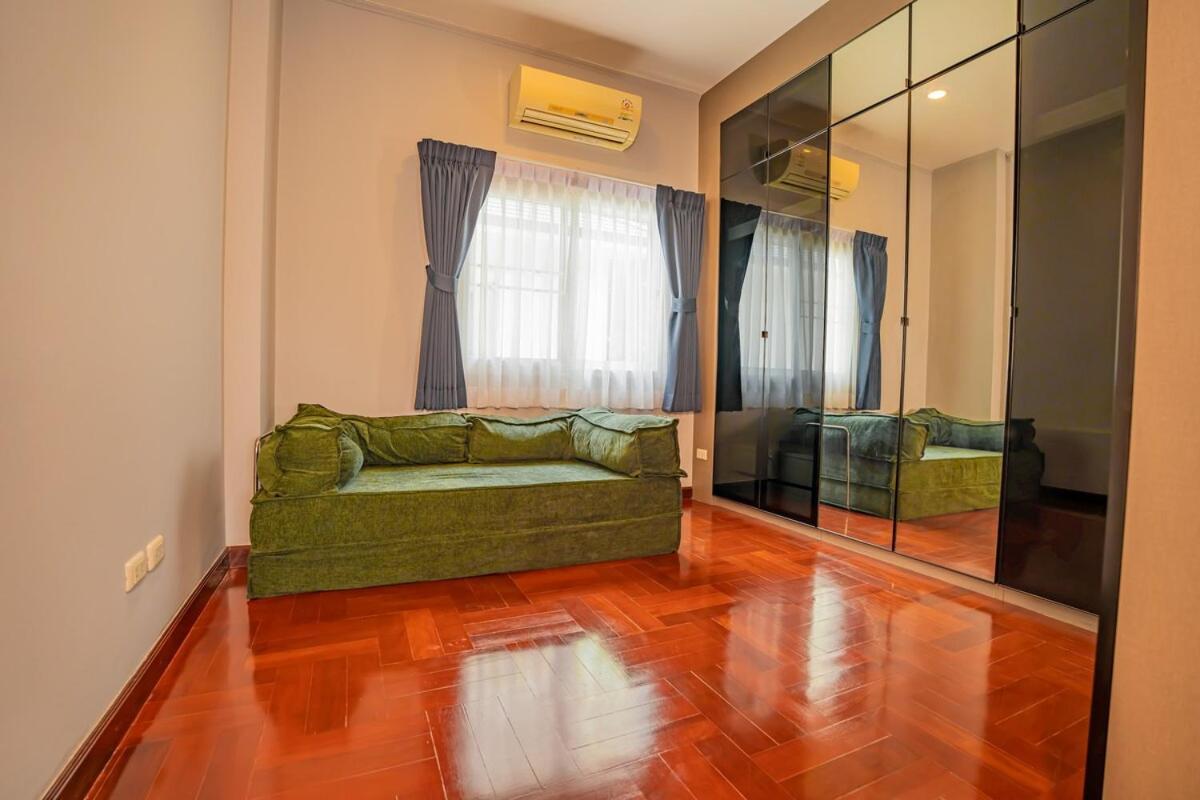 906 Center Single Pool Bts Asok 5 Bedrooms 6 Bathrooms Biệt thự Bangkok