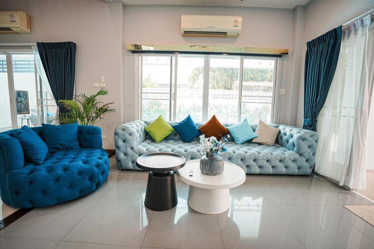 906 Center Single Pool Bts Asok 5 Bedrooms 6 Bathrooms * Bangkok