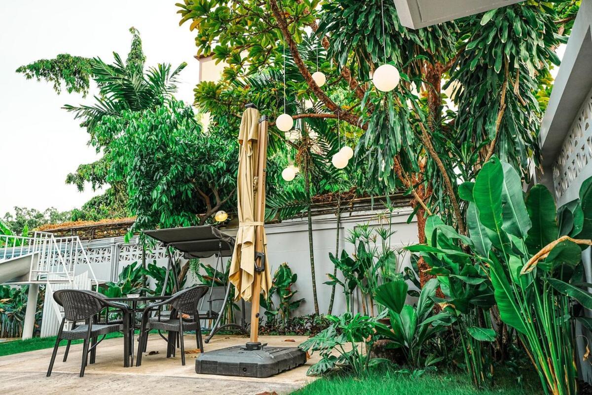906 Center Single Pool Bts Asok 5 Bedrooms 6 Bathrooms * Bangkok